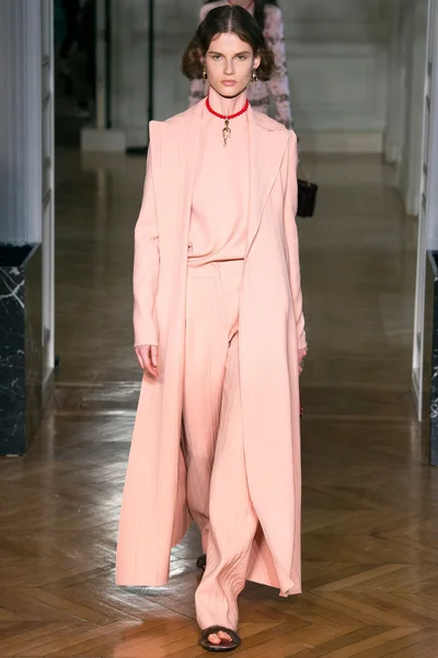 Look 48